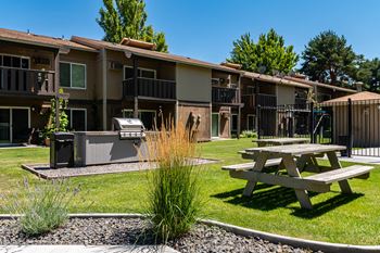Arlo on 10th | exterior